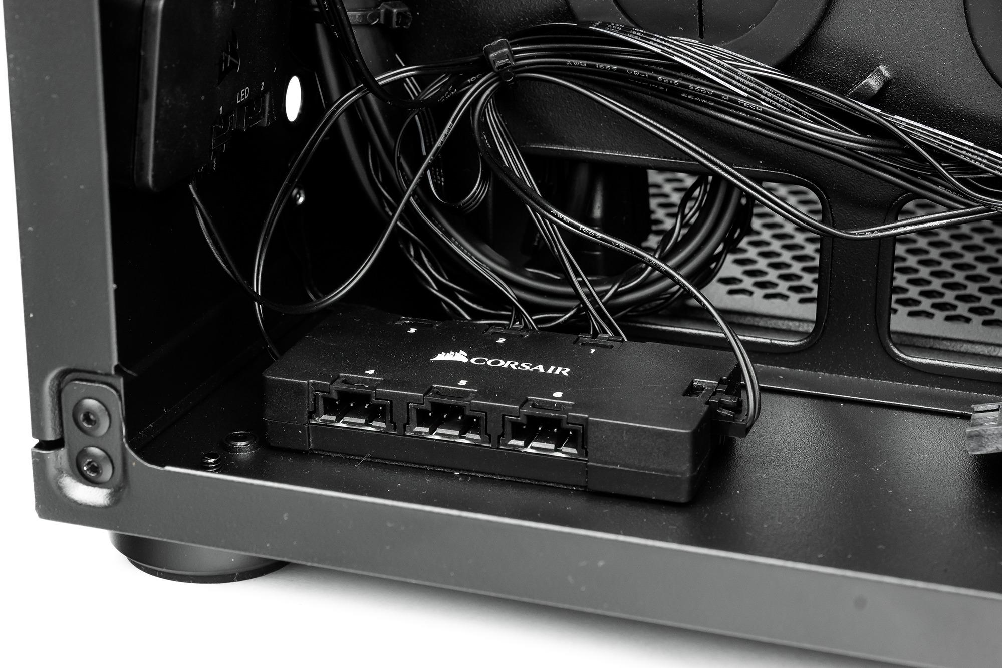 Corsair Crystal 280X RGB 23