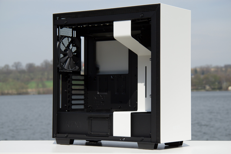 NZXT H700i 11