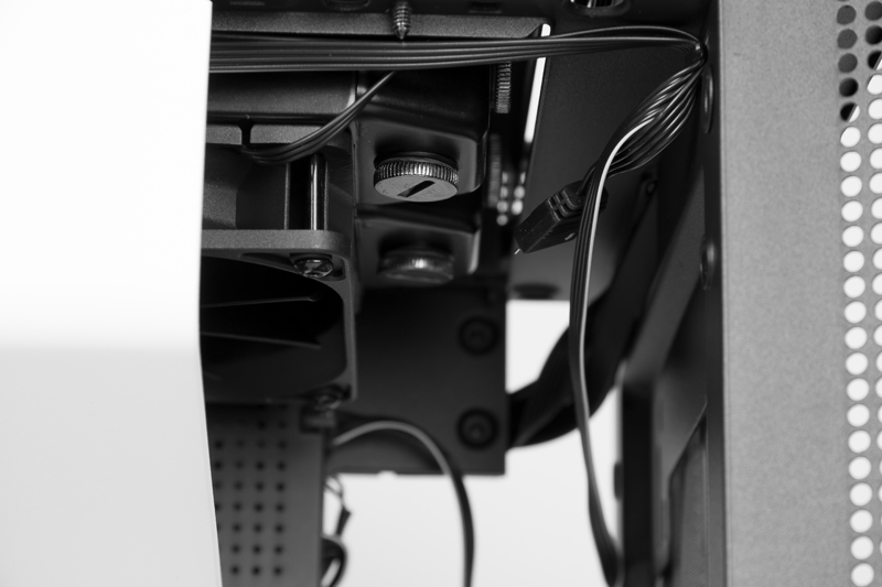 NZXT H700i 33