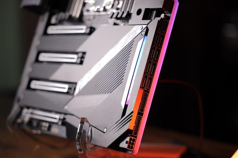 Gigabyte TRX40 Aorus Master 01