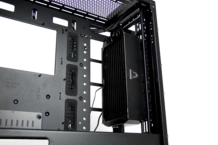 Thermaltake A500 TG 09
