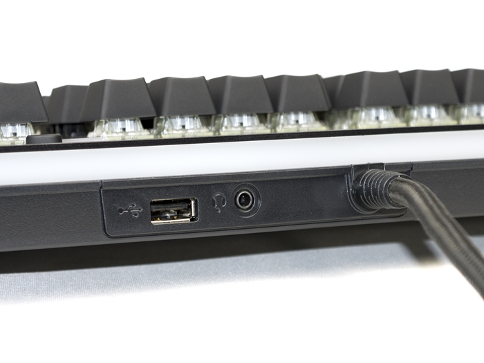 Thermaltake Level 20 RGB Mechanicla Keyboard Black Speed Silver 19k