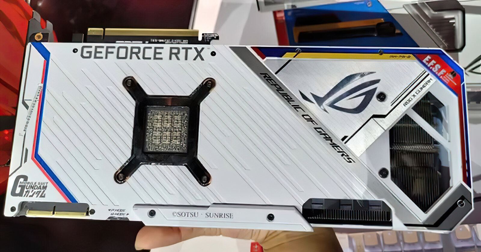 ASUS GeForce RTX 3090 ROG STRIX GUNDAM Edition 02