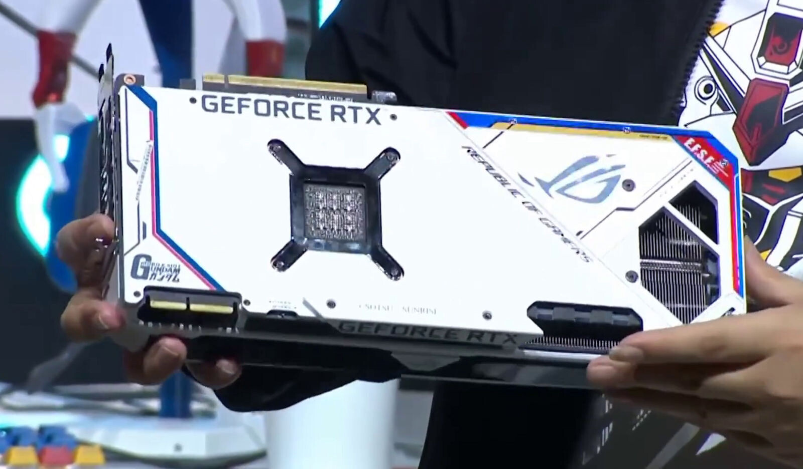 ASUS GeForce RTX 3090 ROG STRIX GUNDAM Edition 07