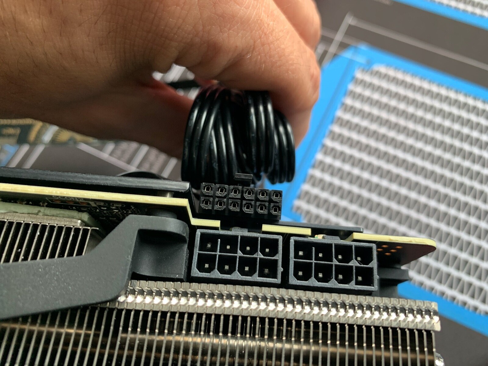 Nvidia RTX 3090 Founders Edition PSU Connector 02