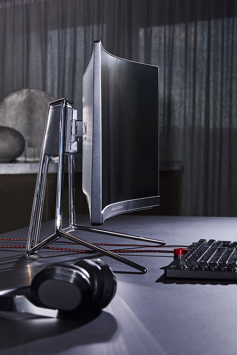 Porsche Design AOC AGON PD27 1