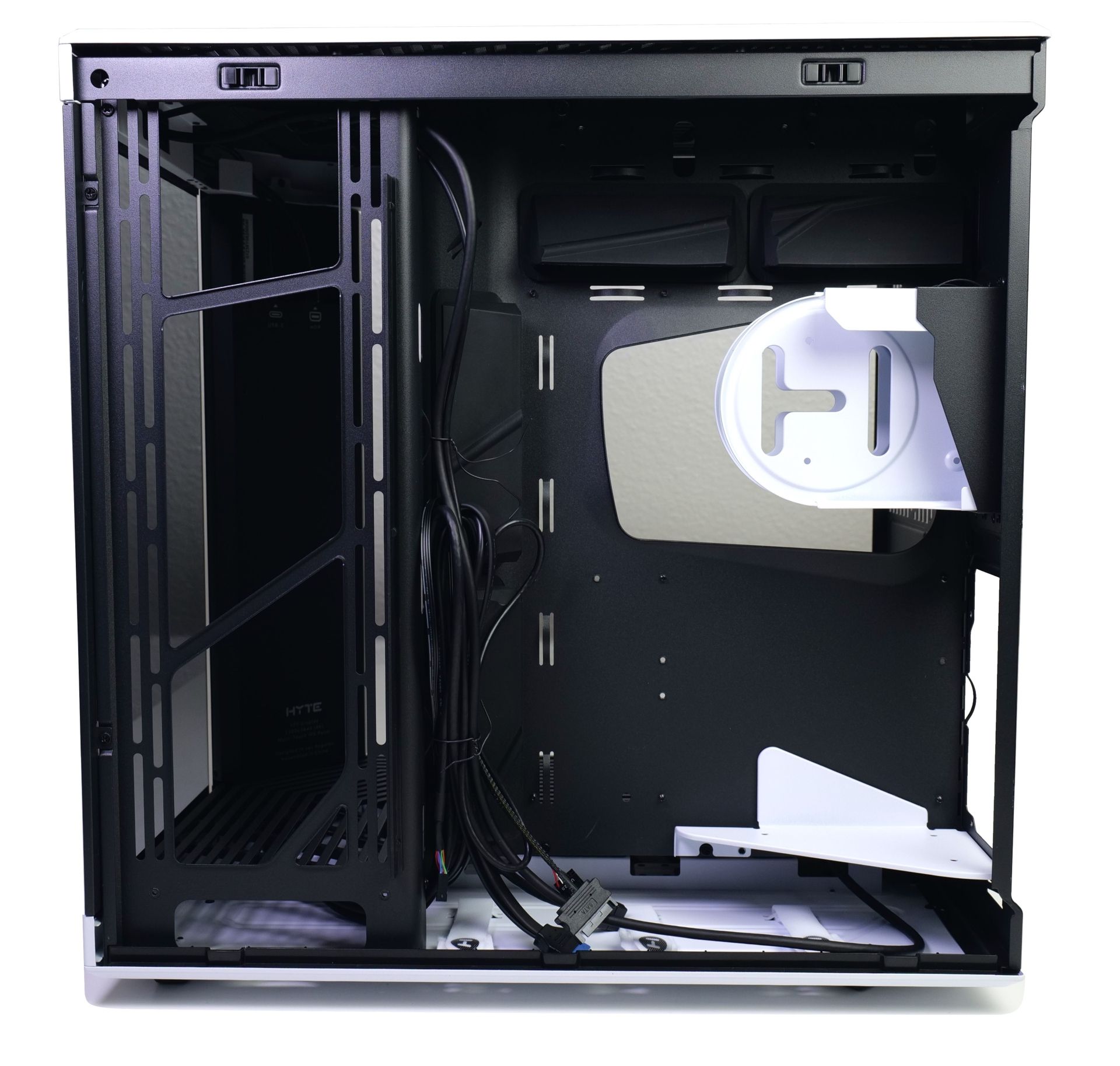 hyte y70 touch pc case003