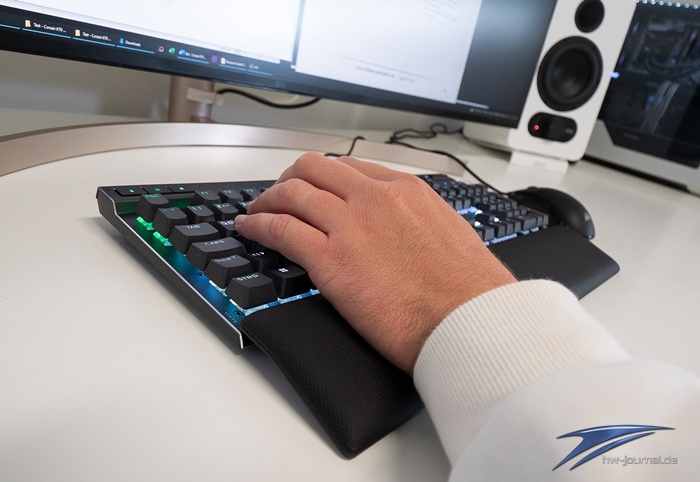Corsair K70 max MGX iCUE 01