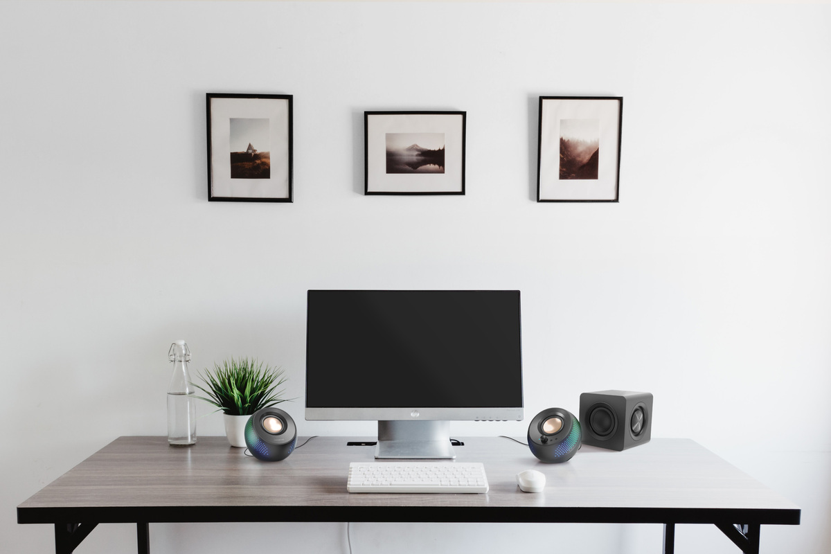 pebbleXplus lifestyle 1 RGB