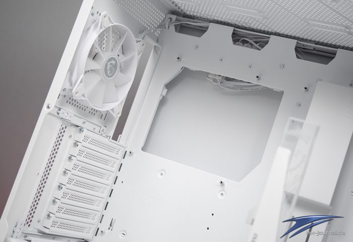 MSI Gungir 300R Airflow 11