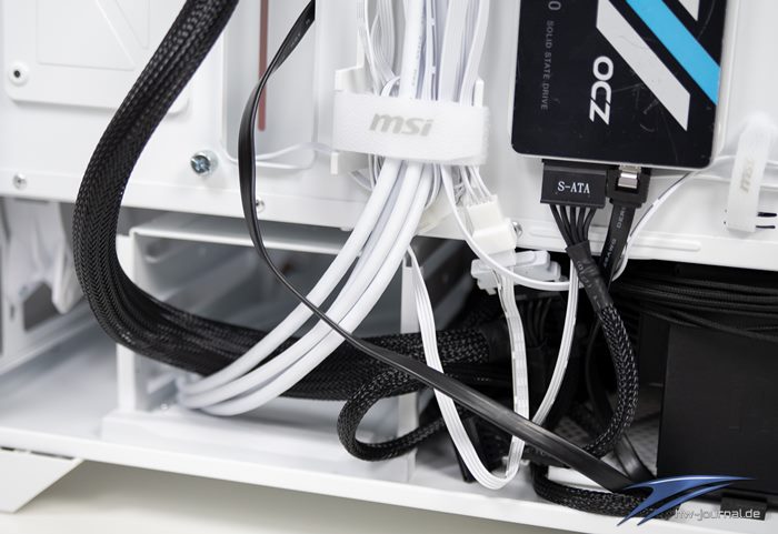 MSI Gungir 300R Airflow 27