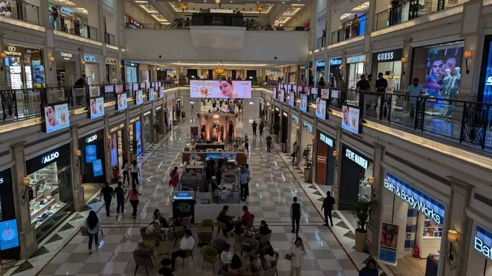 2025 03 DEL Shopping Mall 1w