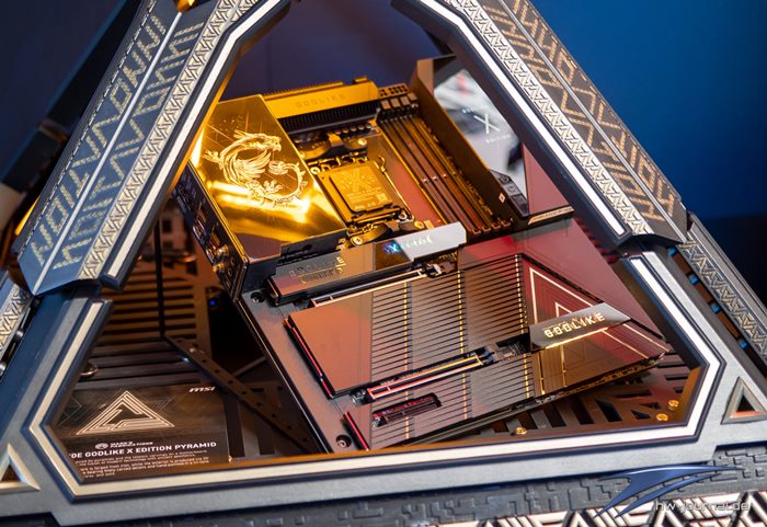 MSI Godlike X870E 01