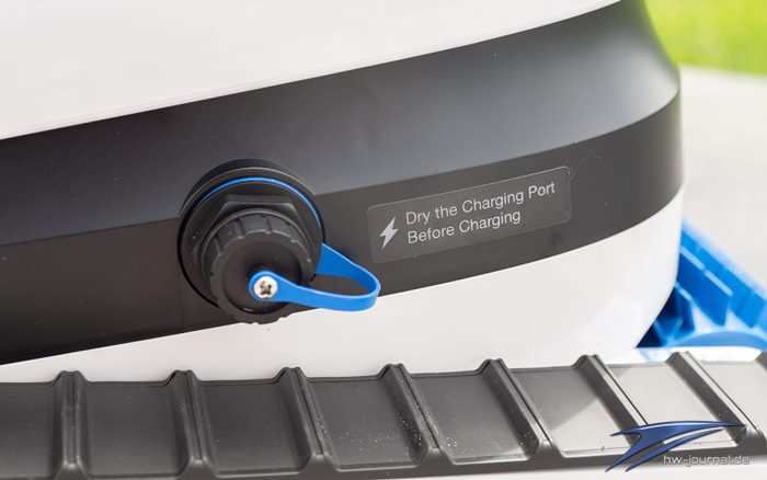 Ecovacs Ultramarine P1 03